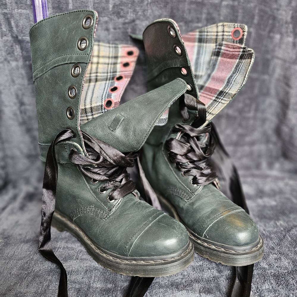 Women's DOC MARTENS 1914 Green/Grey Leather Triumph Boots Tartan Plaid Lined 8